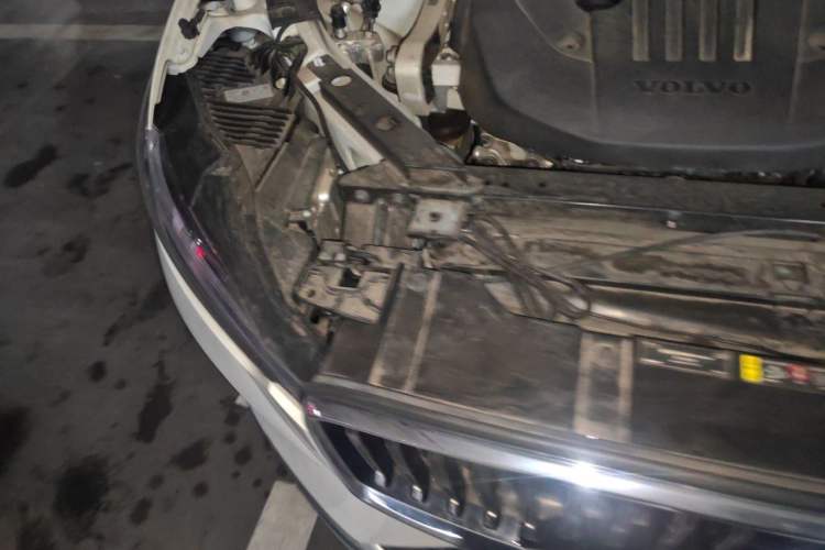 Used Volvo XC60 2023 B5 4x4 Smart Luxury Edition Right Front Headlight