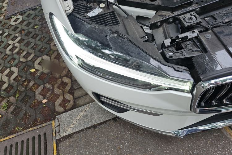 Used Volvo XC60 2023 B5 4x4 Smart Luxury Edition Right Front Headlight