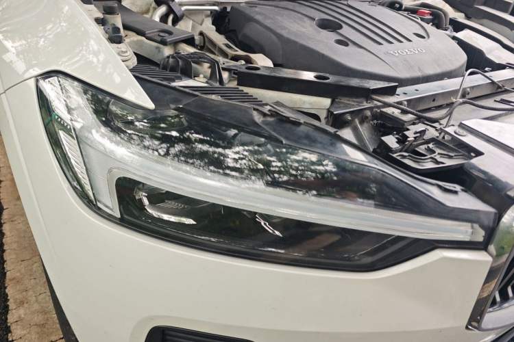 Used Volvo XC60 2023 B5 4x4 Smart Luxury Edition Right Front Headlight