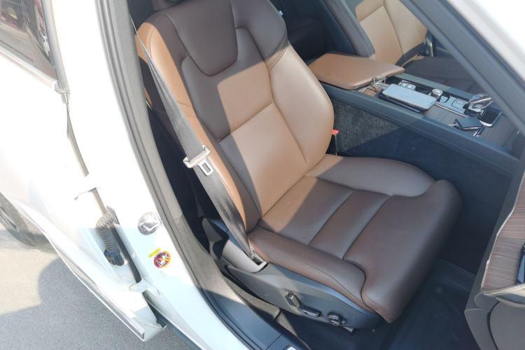 Used Volvo XC60 2023 B5 4x4 Smart Luxury Edition Right Front Seat