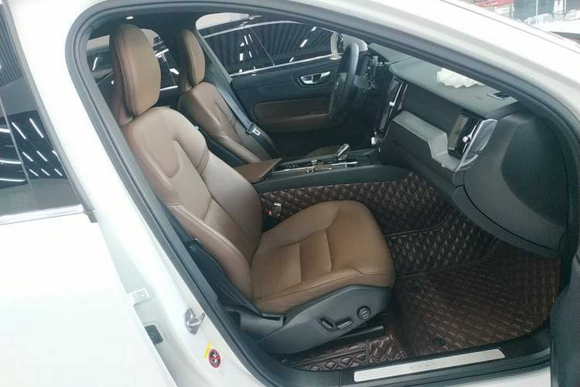 Used Volvo XC60 2023 B5 4x4 Smart Luxury Edition Right Front Seat