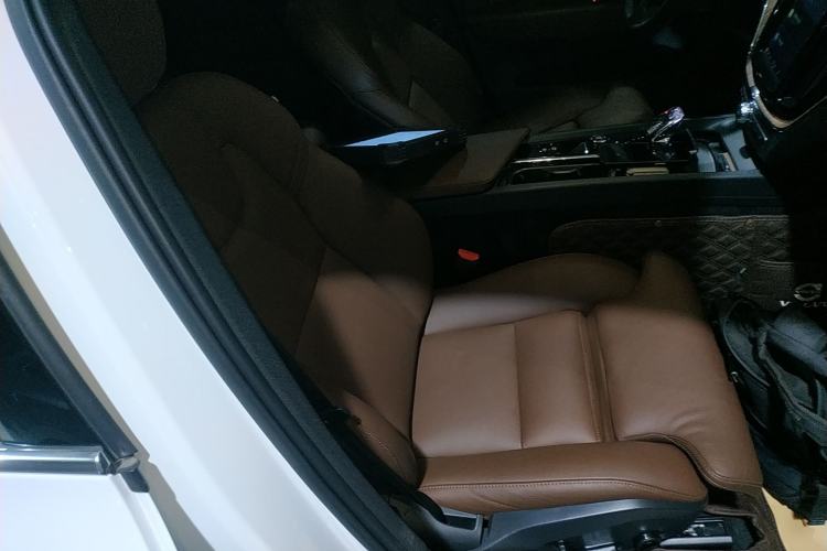 Used Volvo XC60 2023 B5 4x4 Smart Luxury Edition Right Front Seat
