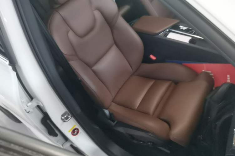 Used Volvo XC60 2023 B5 4x4 Smart Luxury Edition Right Front Seat