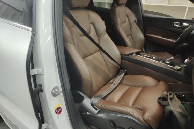 Used Volvo XC60 2023 B5 4x4 Smart Luxury Edition Right Front Seat