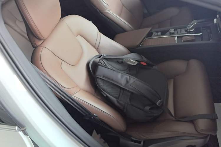 Used Volvo XC60 2023 B5 4x4 Smart Luxury Edition Right Front Seat
