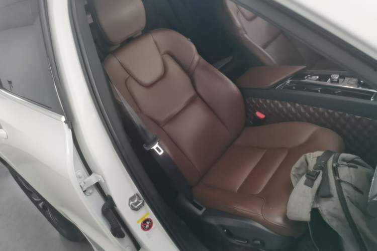 Used Volvo XC60 2023 B5 4x4 Smart Luxury Edition Right Front Seat