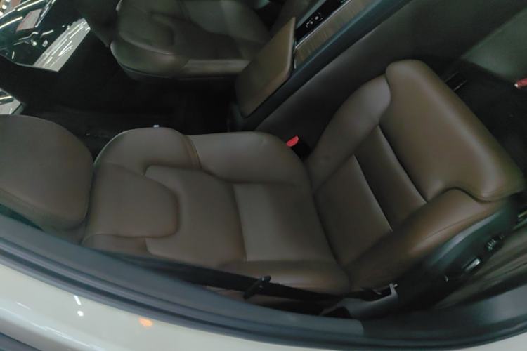 Used Volvo XC60 2023 B5 4x4 Smart Luxury Edition Right Front Seat