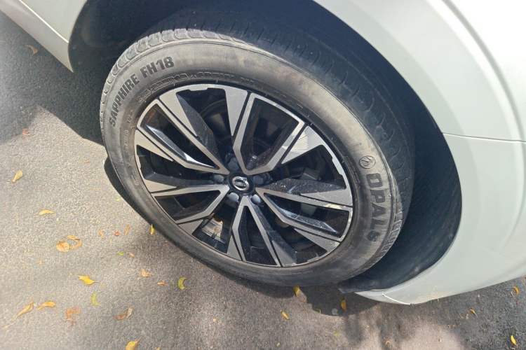 Used Volvo XC60 2023 B5 4x4 Smart Luxury Edition Right Front Wheel Hub