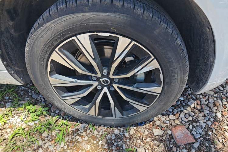 Used Volvo XC60 2023 B5 4x4 Smart Luxury Edition Right Front Wheel Hub