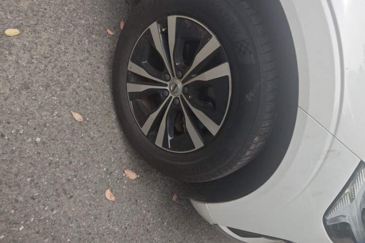 Used Volvo XC60 2023 B5 4x4 Smart Luxury Edition Right Front Wheel Hub