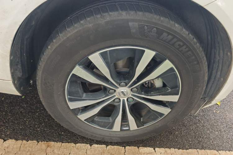 Used Volvo XC60 2023 B5 4x4 Smart Luxury Edition Right Front Wheel Hub