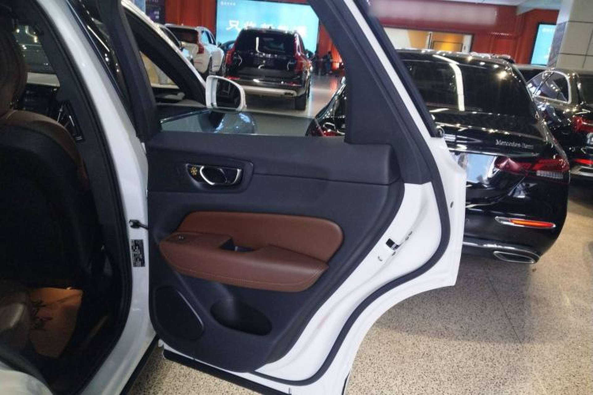 Used Volvo XC60 2023 B5 4x4 Smart Luxury Edition Right Rear Door Interior