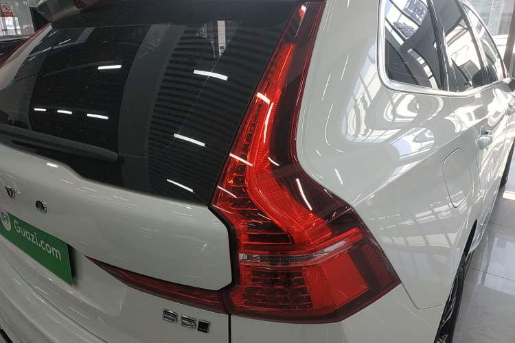 Used Volvo XC60 2023 B5 4x4 Smart Luxury Edition Right Rear Taillight