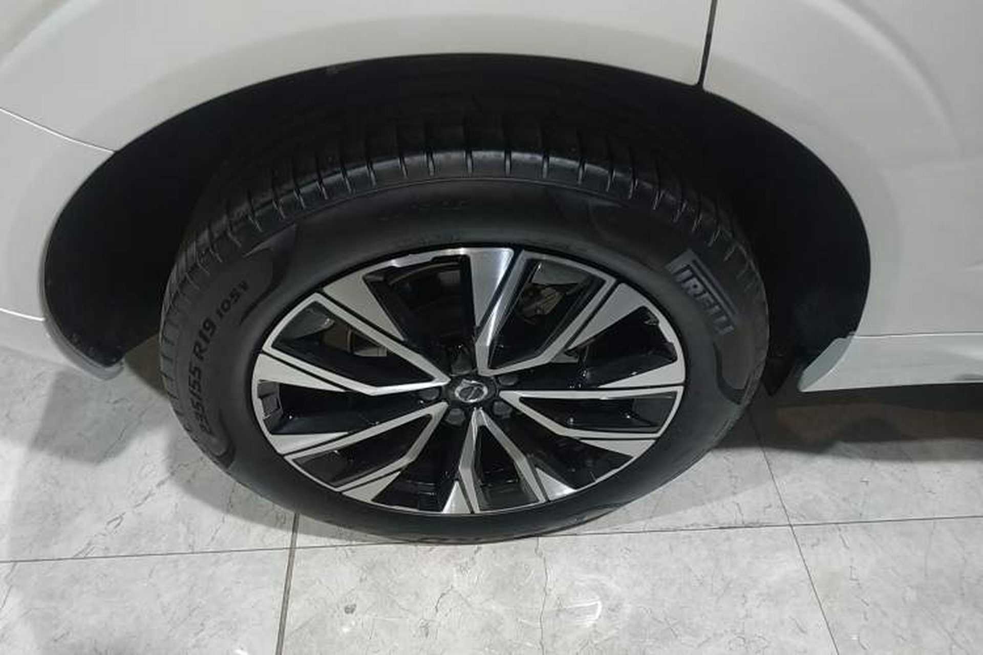 Used Volvo XC60 2023 B5 4x4 Smart Luxury Edition Right Rear Wheel Hub
