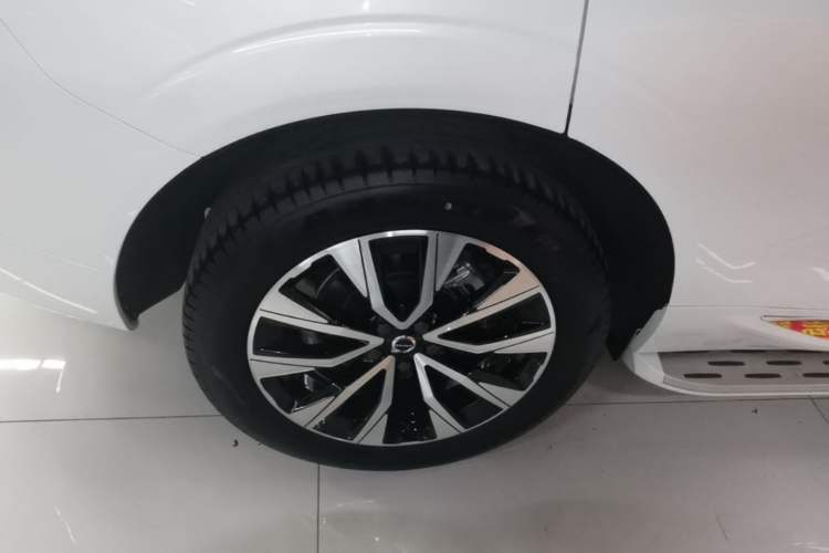 Used Volvo XC60 2023 B5 4x4 Smart Luxury Edition Right Rear Wheel Hub