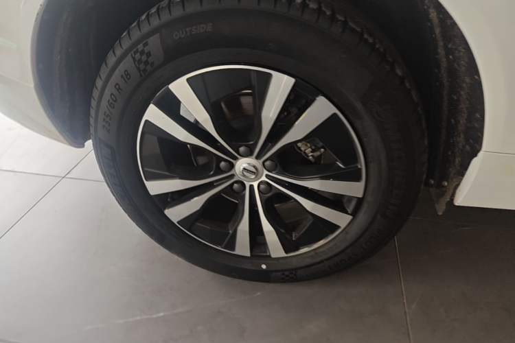 Used Volvo XC60 2023 B5 4x4 Smart Luxury Edition Right Rear Wheel Hub