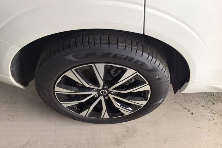 Used Volvo XC60 2023 B5 4x4 Smart Luxury Edition Right Rear Wheel Hub