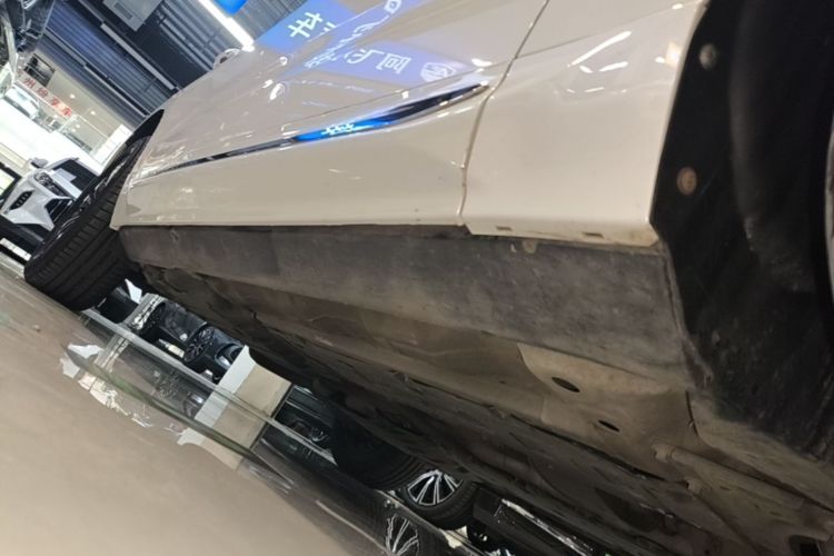 Used Volvo XC60 2023 B5 4x4 Smart Luxury Edition Right Side Sill