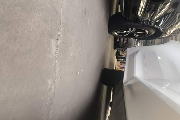 Used Volvo XC60 2023 B5 4x4 SmartDrive Sport Edition Right Side Sill