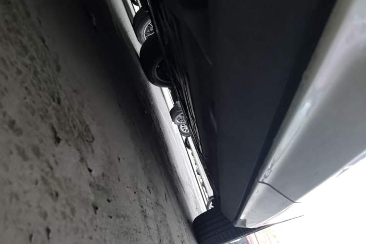 Used Volvo XC60 2023 B5 4x4 Smart Luxury Edition Right Side Sill