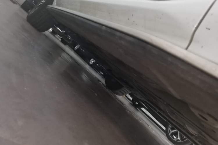 Used Volvo XC60 2023 B5 4x4 Smart Luxury Edition Right Side Sill