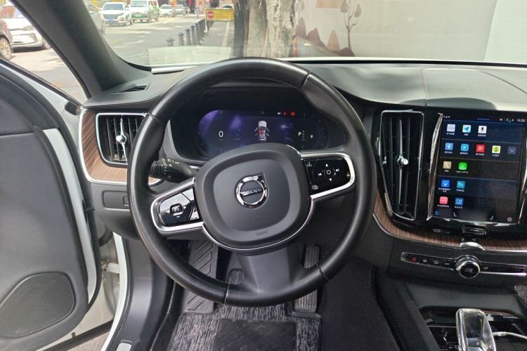 Used Volvo XC60 2023 B5 4x4 Smart Luxury Edition Steering Wheel