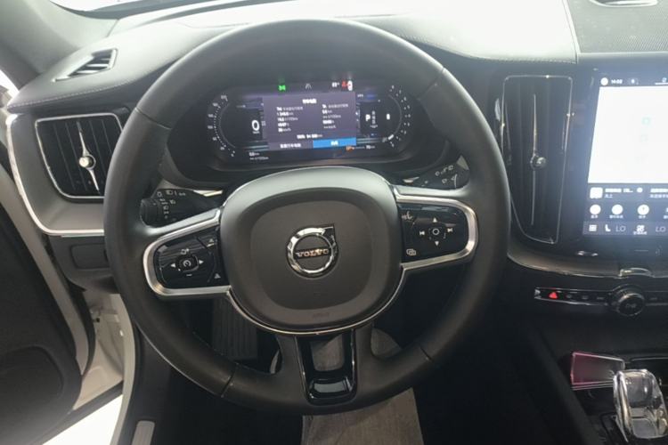 Used Volvo XC60 2023 B5 4x4 SmartDrive Sport Edition Steering Wheel