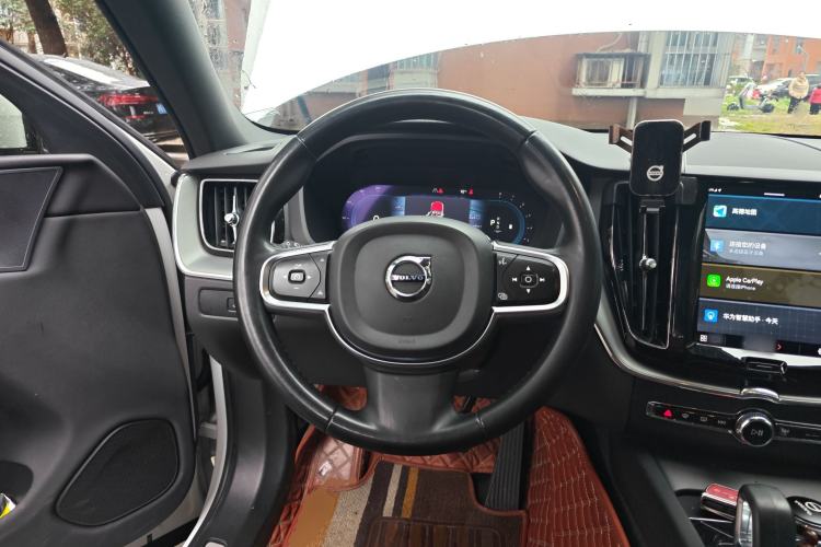 Used Volvo XC60 2023 B5 4x4 Smart Luxury Edition Steering Wheel