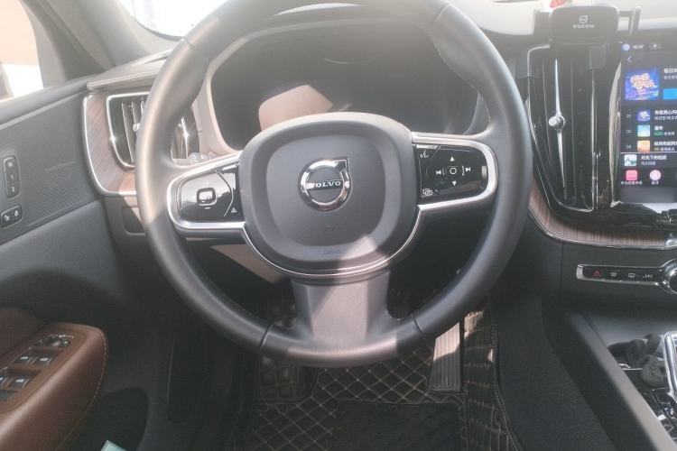 Used Volvo XC60 2023 B5 4x4 Smart Luxury Edition Steering Wheel