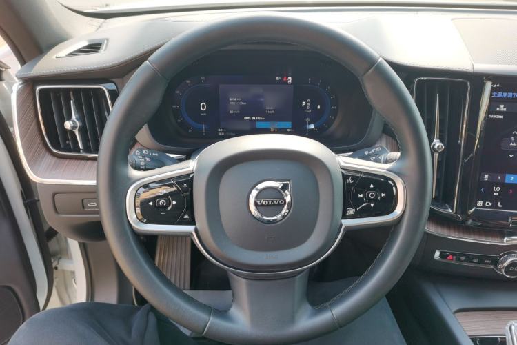 Used Volvo XC60 2023 B5 4x4 Smart Luxury Edition Steering Wheel