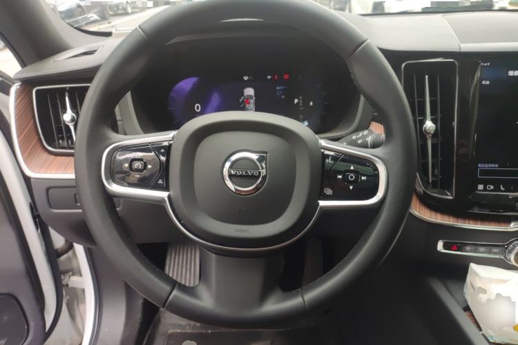 Used Volvo XC60 2023 B5 4x4 Smart Luxury Edition Steering Wheel