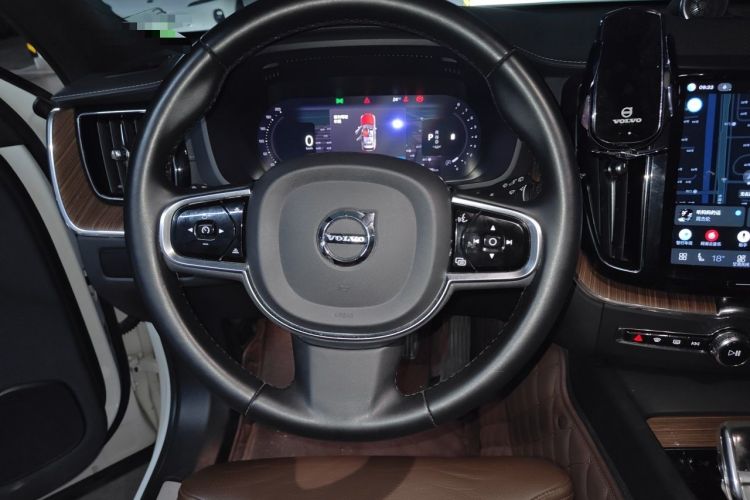 Used Volvo XC60 2023 B5 4x4 Smart Luxury Edition Steering Wheel