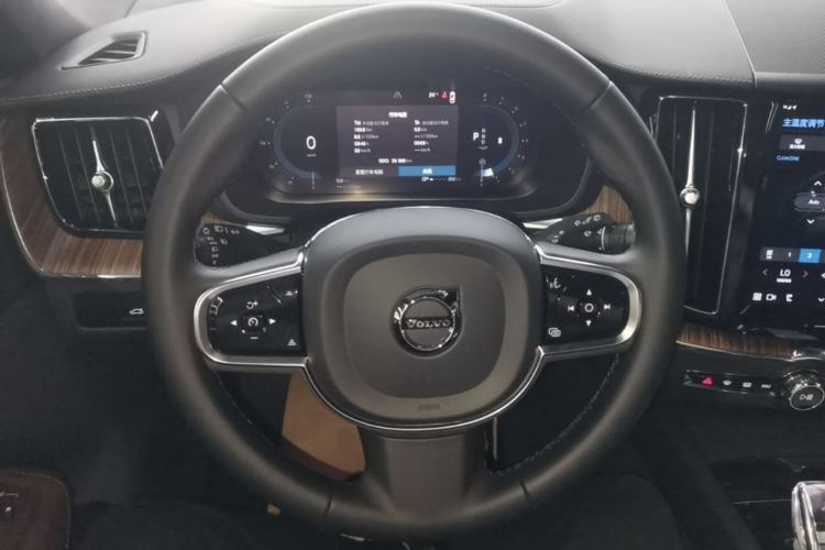 Used Volvo XC60 2023 B5 4x4 Smart Luxury Edition Steering Wheel