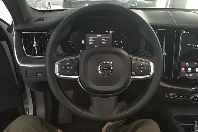 Used Volvo XC60 2023 B5 4x4 Smart Luxury Edition Steering Wheel