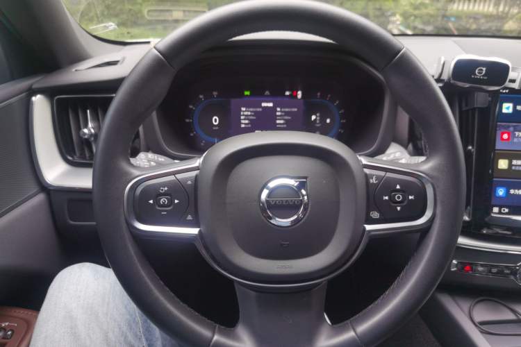 Used Volvo XC60 2023 B5 4x4 Smart Luxury Edition Steering Wheel