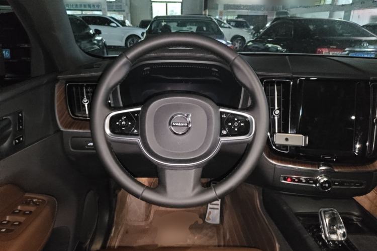 Used Volvo XC60 2023 B5 4x4 Smart Luxury Edition Steering Wheel