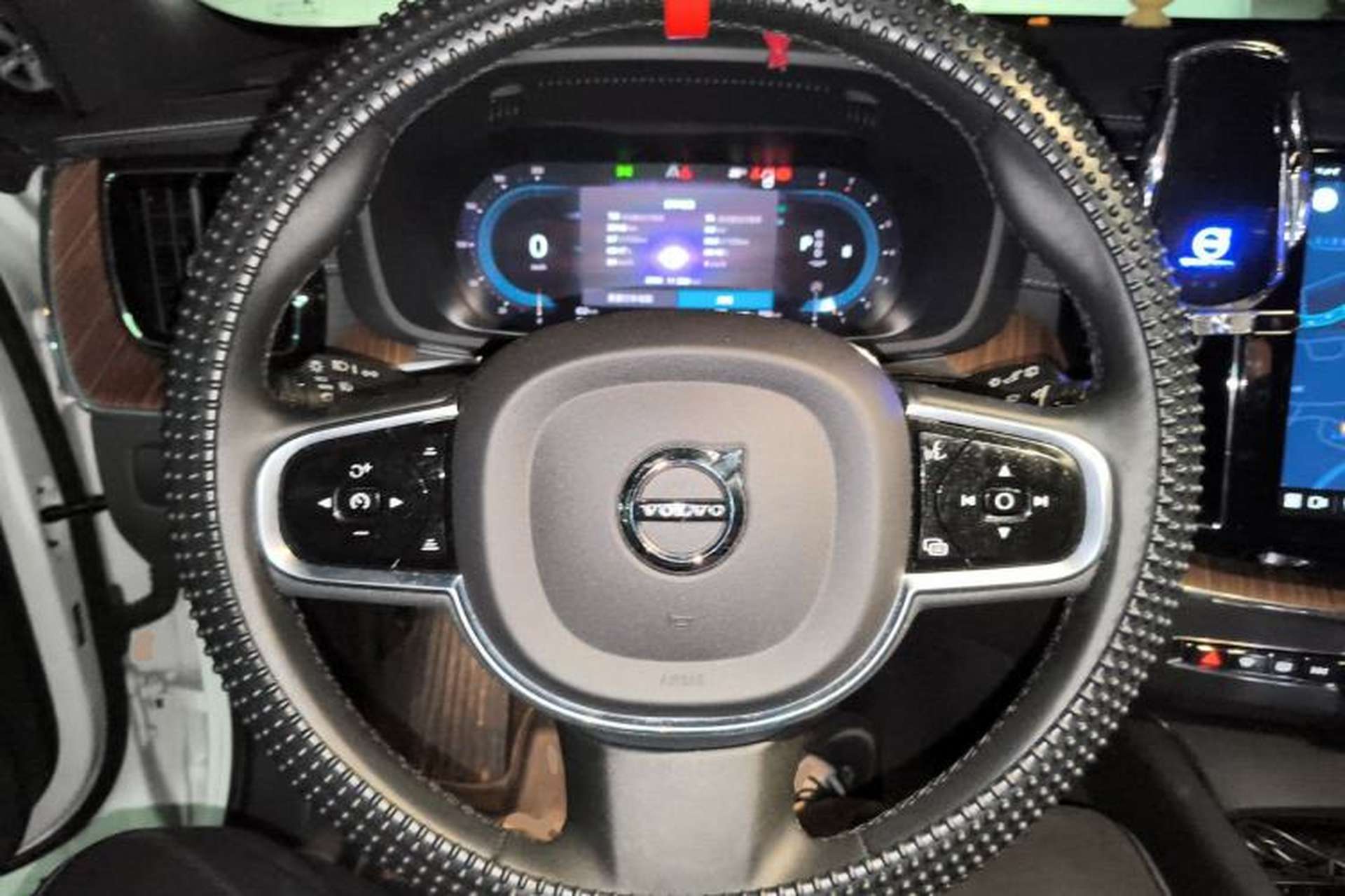 Used Volvo XC60 2023 B5 4x4 Smart Luxury Edition Steering Wheel