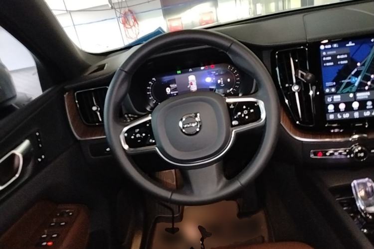 Used Volvo XC60 2023 B5 4x4 Smart Luxury Edition Steering Wheel