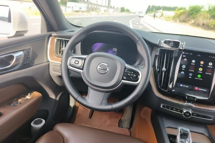 Used Volvo XC60 2023 B5 4x4 Smart Luxury Edition Steering Wheel