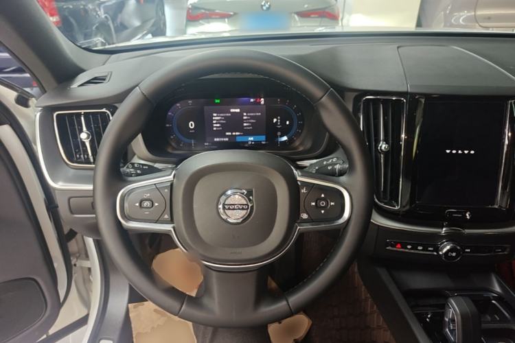 Used Volvo XC60 2023 B5 4x4 Smart Luxury Edition Steering Wheel