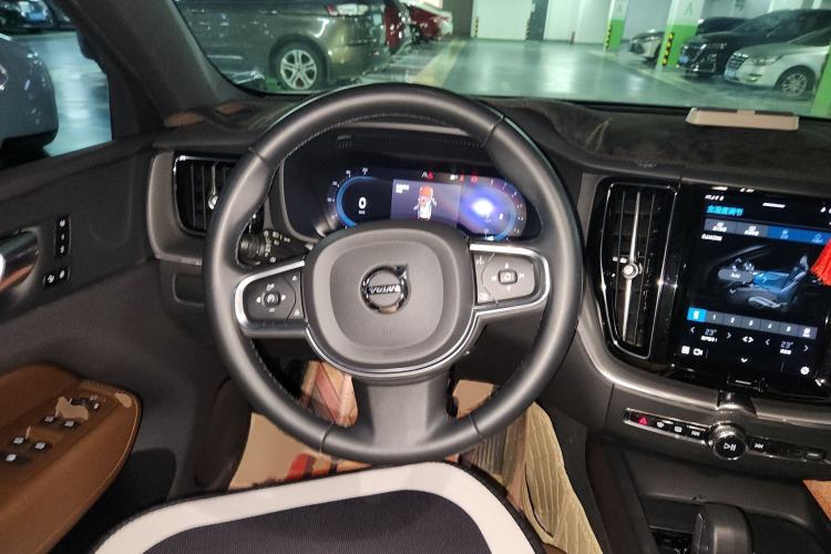 Used Volvo XC60 2023 B5 4x4 Smart Luxury Edition Steering Wheel