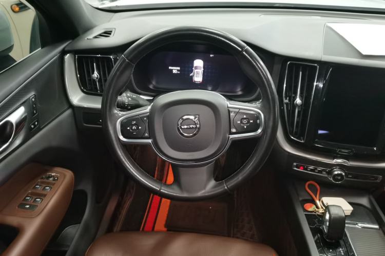 Used Volvo XC60 2023 B5 4x4 Smart Luxury Edition Steering Wheel