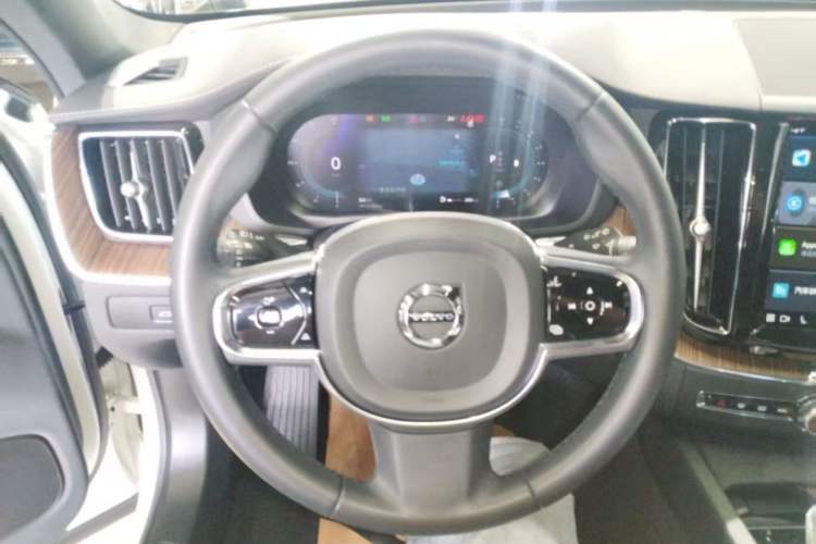 Used Volvo XC60 2023 B5 4x4 Smart Luxury Edition Steering Wheel