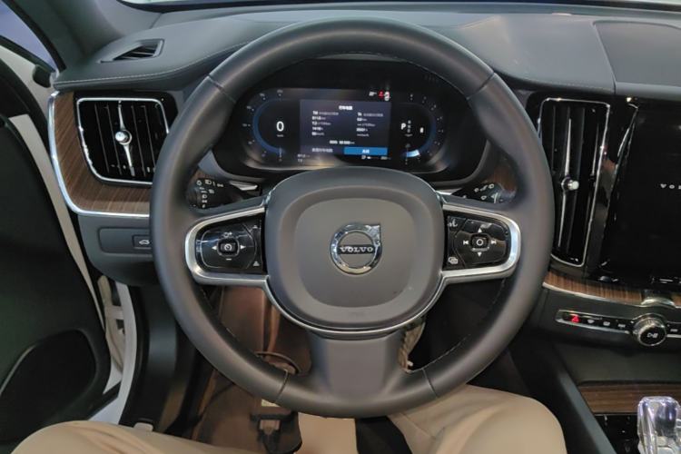 Used Volvo XC60 2023 B5 4x4 Smart Luxury Edition Steering Wheel