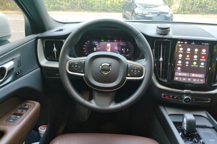 Used Volvo XC60 2023 B5 4x4 Smart Luxury Edition Steering Wheel