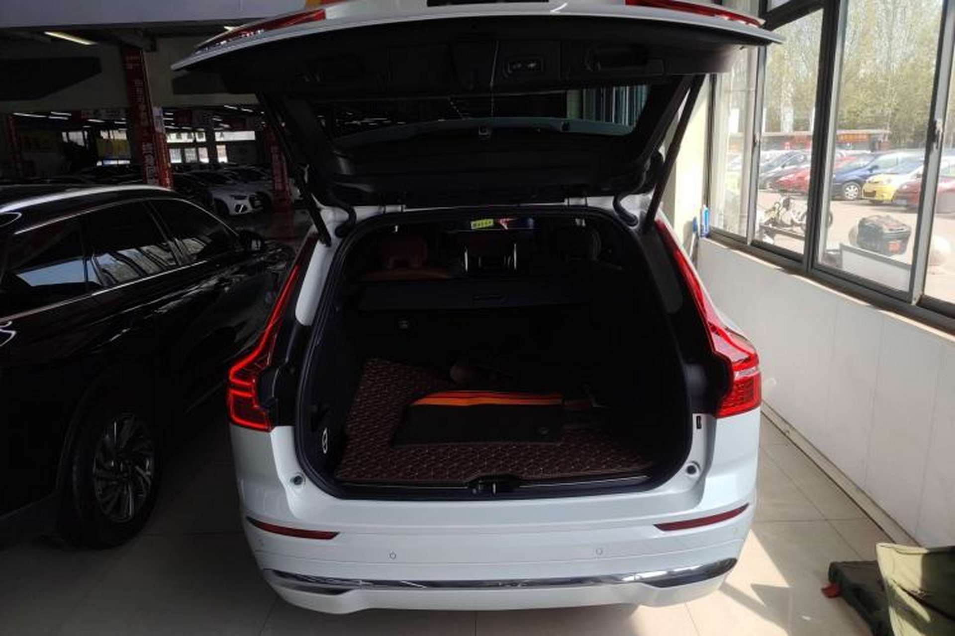 Used Volvo XC60 2023 B5 4x4 Smart Luxury Edition Trunk