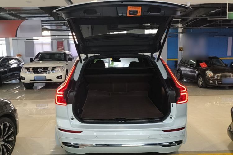 Used Volvo XC60 2023 B5 4x4 Smart Luxury Edition Trunk