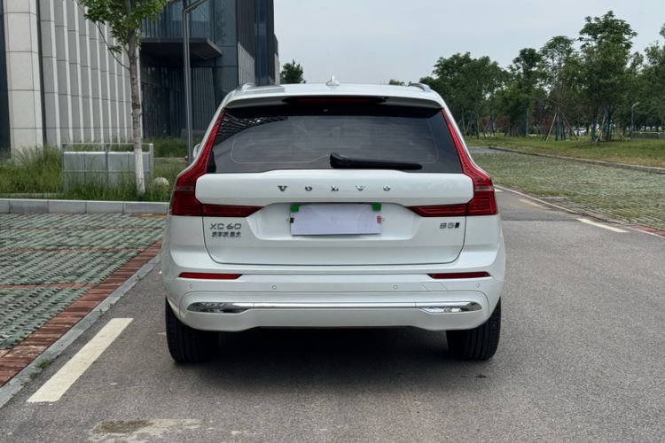Used Volvo XC60 2023 B5 4x4 Smart Luxury Edition Trunk