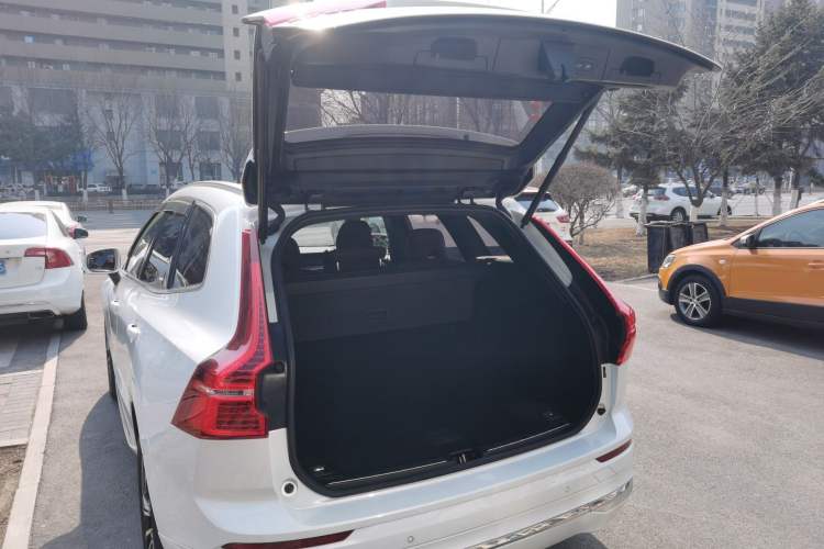 Used Volvo XC60 2023 B5 4x4 Smart Luxury Edition Trunk