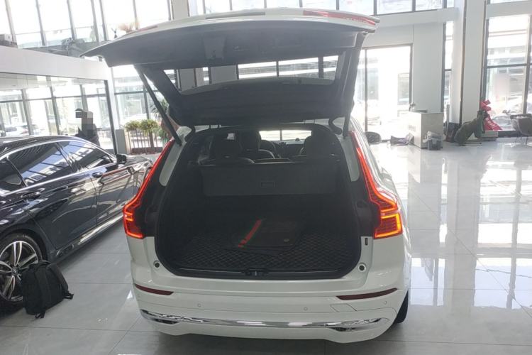 Used Volvo XC60 2023 B5 4x4 Smart Luxury Edition Trunk